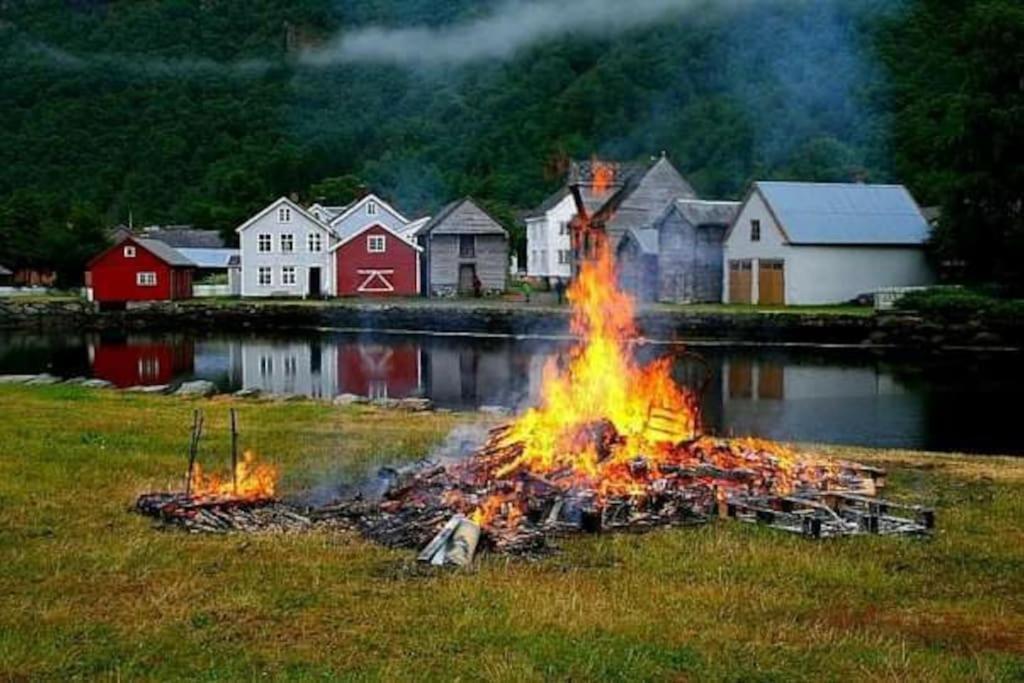 Kvammehuset Pa Gamle Laerdalsoyriヴィラ エクステリア 写真